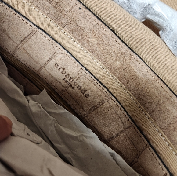 Urbancode Leather crock purse - Picture 12 of 15